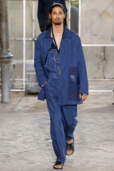 Look 32